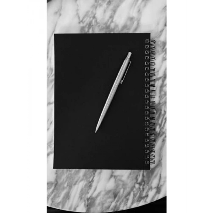 A5 Boyutunda 100 Yapraklı Spiralli Defter, Siyah Kapak