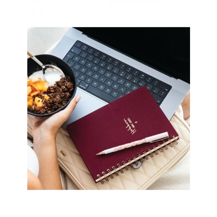 A5 Boyutunda Bordo Spiralli Sert Kapak Çizgili Defter