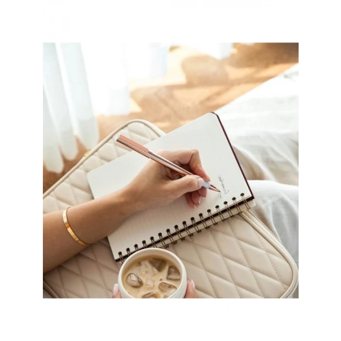 A5 Boyutunda Bordo Spiralli Sert Kapak Çizgili Defter