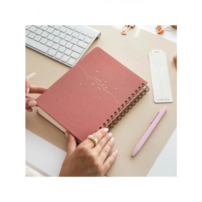 A5 Spiralli Sert Kapak Keten Kareli Tarihsiz Not Defteri, Pembe