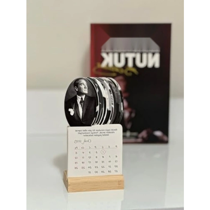 Ahşap Ayaklı Atatürk Temalı 2026 Takvim - Özel Tasarım