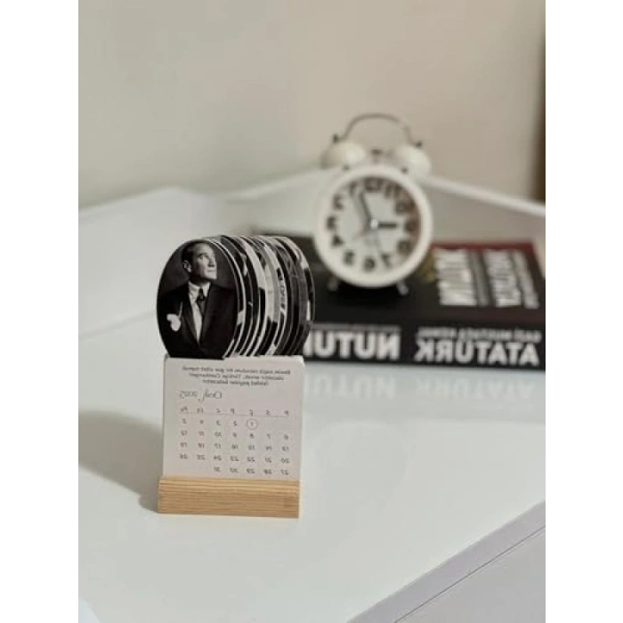 Ahşap Ayaklı Atatürk Temalı 2026 Takvim - Özel Tasarım