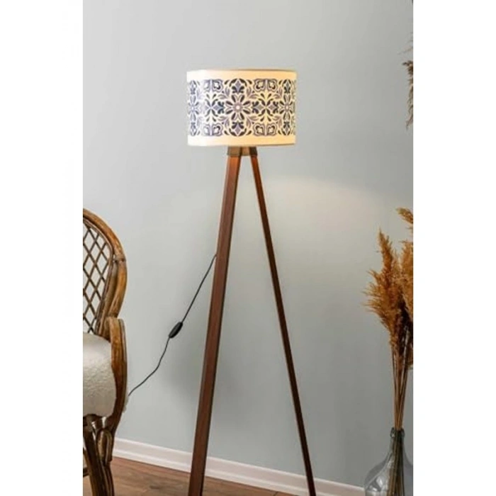 Ahşap Üç Ayaklı Siyah Lambader, Modern Tasarım ve Enerji Sınıfı A