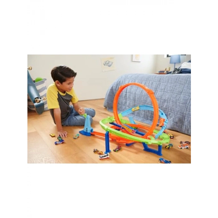 Bumerang Çemberli Yarış Pisti - 1:64 Ölçekli Araba ile