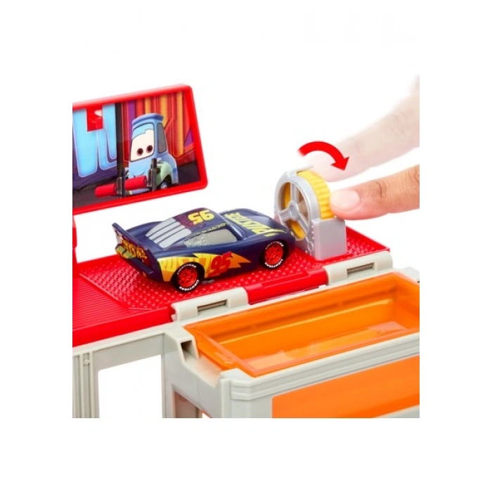 Cars Mack Tır - Renk Değişimi Eğlencesi Oyun Seti HPD82