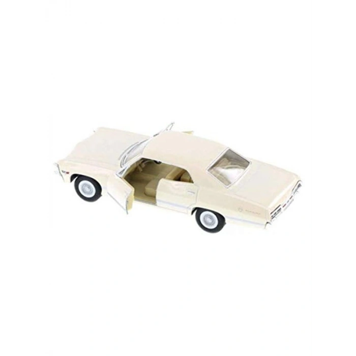 - Chevrolet Impala 1967 ile Uyumlu 1/43 Ölçekli Model (Beyaz)