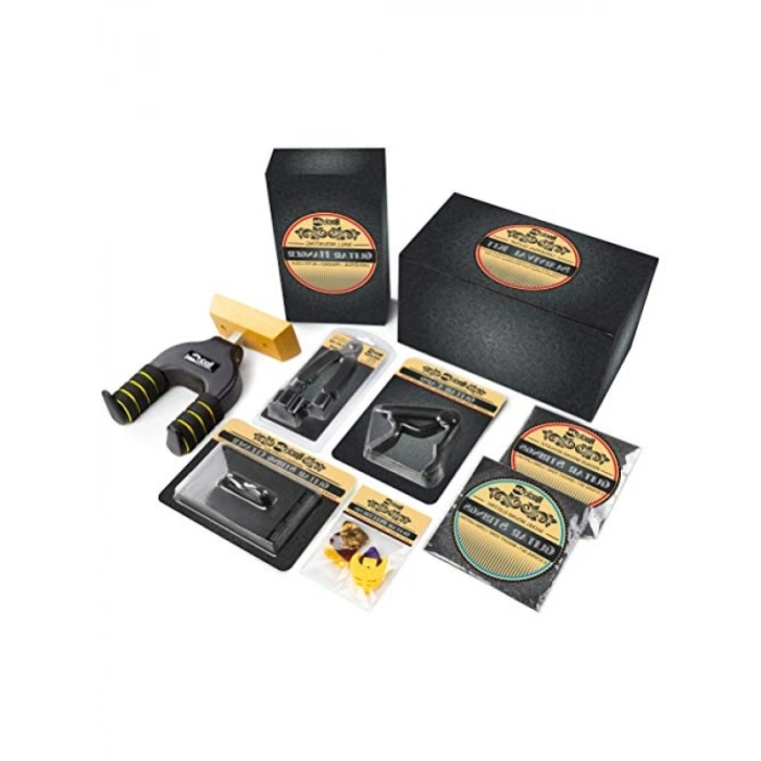 Çok Amaçlı Gitar Aksesuar Seti: Duvar Askısı, Tuner, Teller ve Capo