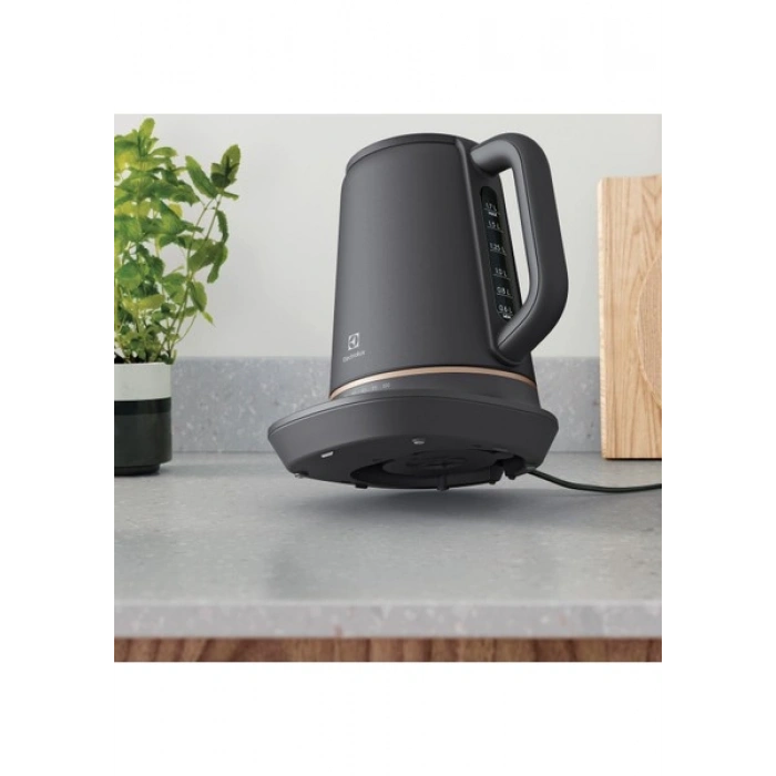 Electrolux Explore 7 E7K1-6BP Su Isıtıcı 1,7 lt Gizli Rezistanslı Siyah Plastik Tasarım