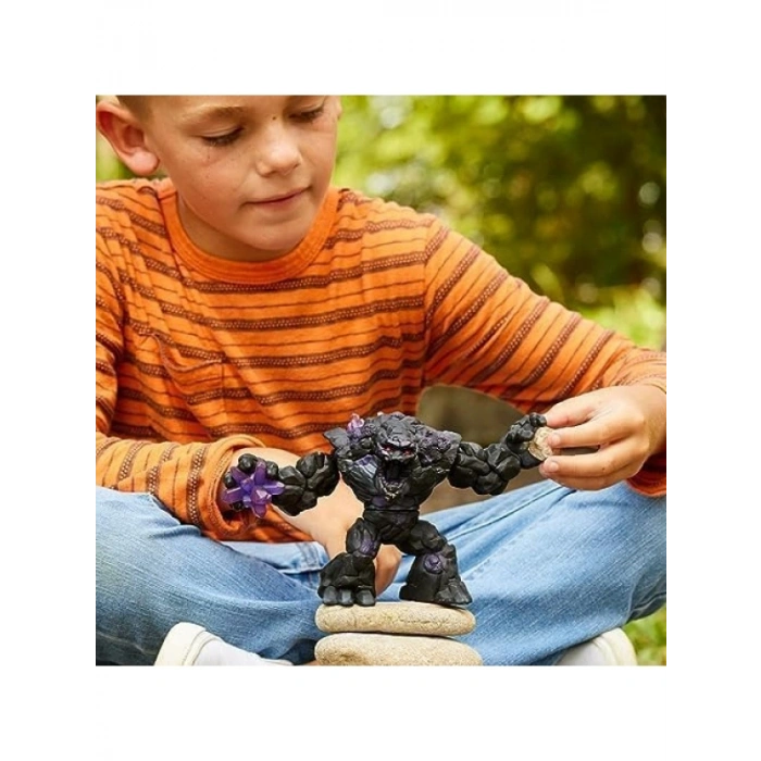 Fantastik Detaylarla Elde Boyanmış Canavar Figürü