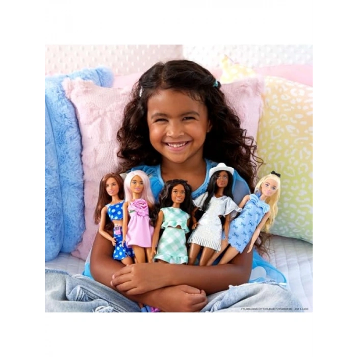 Fiyonklu Mavi Elbise ile Barbie Bebek