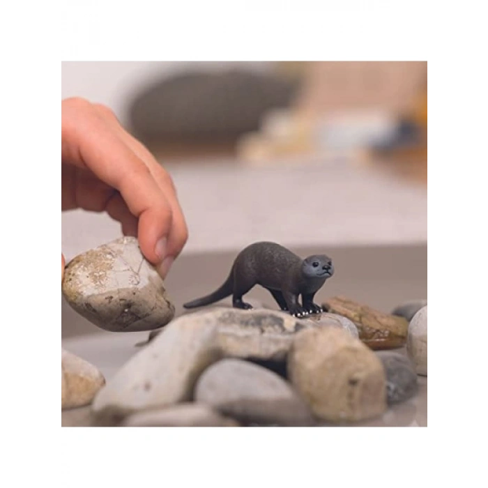 Gerçekçi Su Samuru Figürü - Elde Boyanmış Detaylar