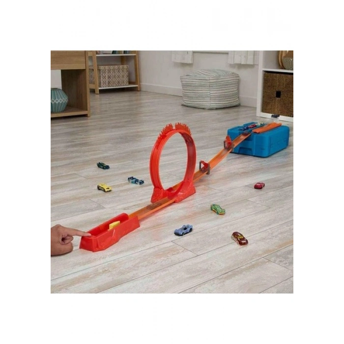 Hot Wheels Alev Temalı Akrobasi Seti HMC04 16 Yol Yapım Parçası ve 1 Oyuncak Araba