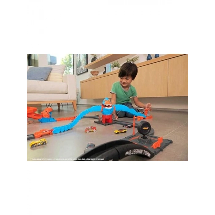 Hot Wheels Düşman Yaratıklar Oyun Seti, 1 Araba ve Eğlenceli Set
