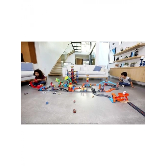 Hot Wheels Pist Dünyası Oyun Seti - 10 Parça ve 1 Araç