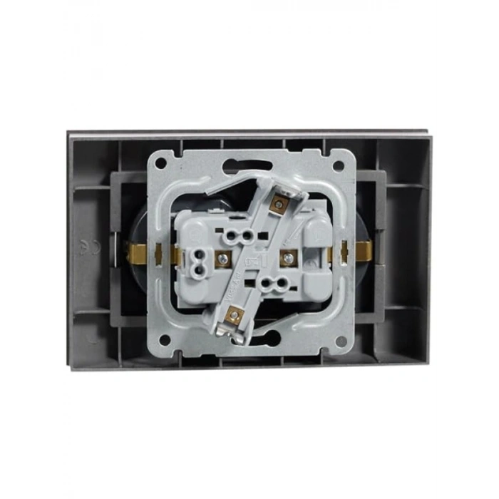 İkili Topraklı Priz, Çocuk Koruma Özelliği ile