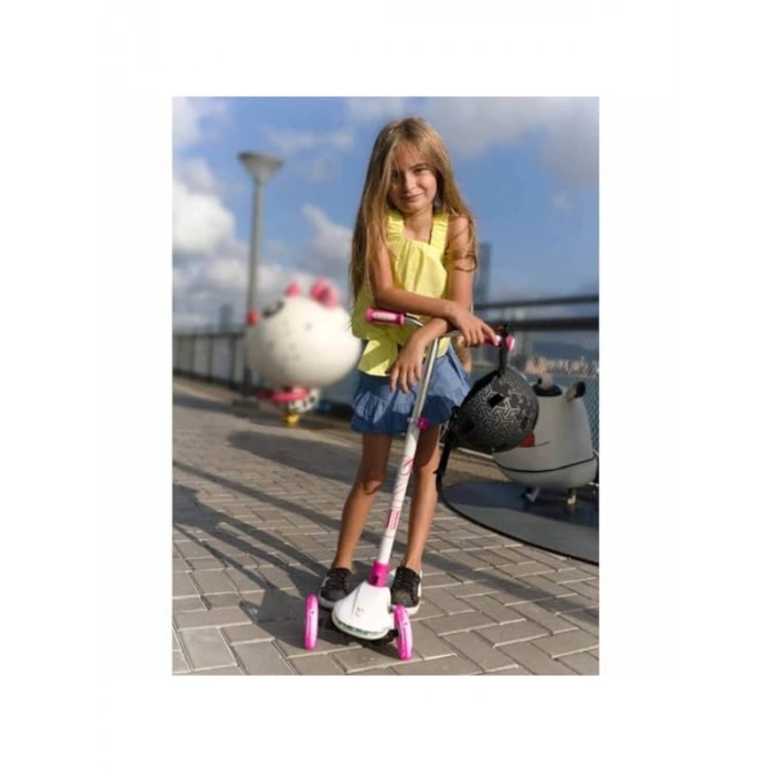 Işıklı 3 Tekerlekli Katlanabilir Scooter, Renkli ve Eğlenceli Tasarım