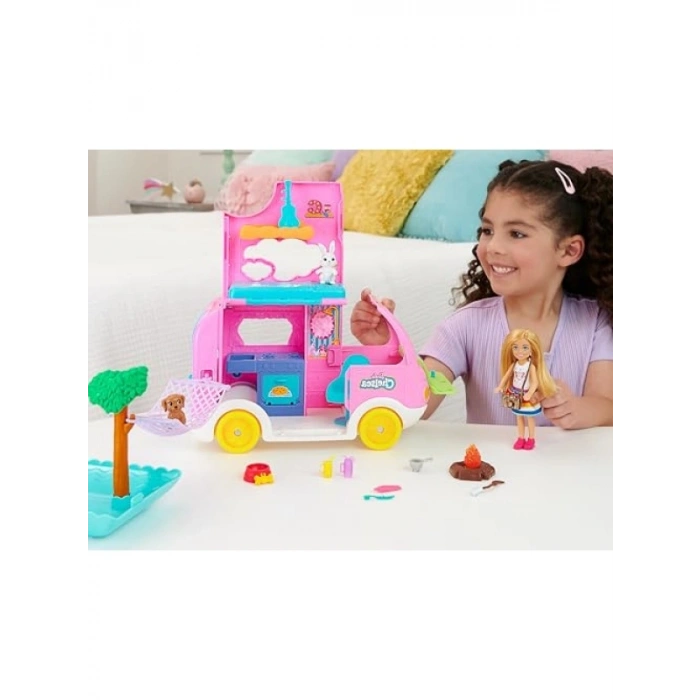 Kamp Alanına Dönüşebilen Karavan Seti - Chelsea Bebek ve 15 Aksesuar