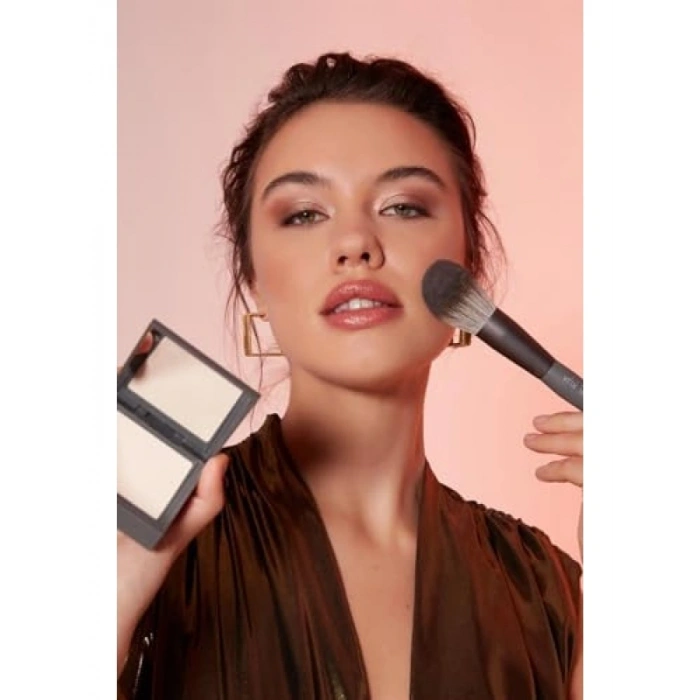 Kompakt Pudra - 12 Saat Kalıcılık ile Mat Görünüm