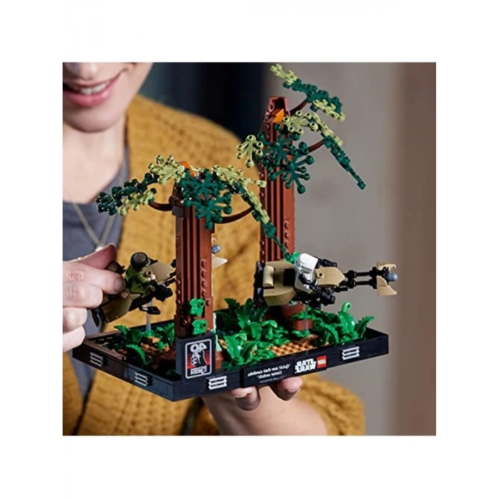 LEGO Star Wars Endor Hız Motoru Takibi Dioraması 75353