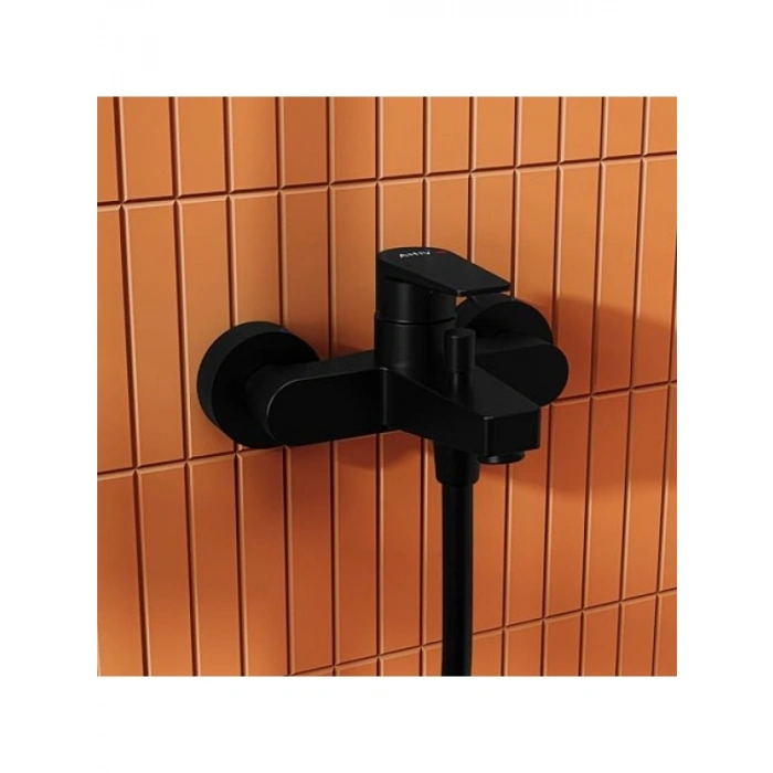 Mat Siyah Banyo Bataryası, El Duşu Çıkışı ile