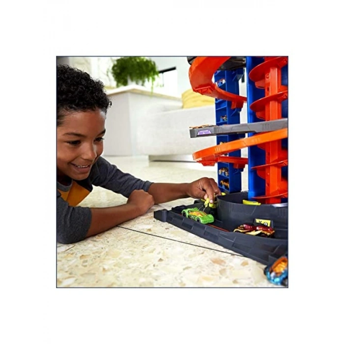 Mega Garaj Oyun Seti - 4 Katlı ve Sarmal Asansörlü