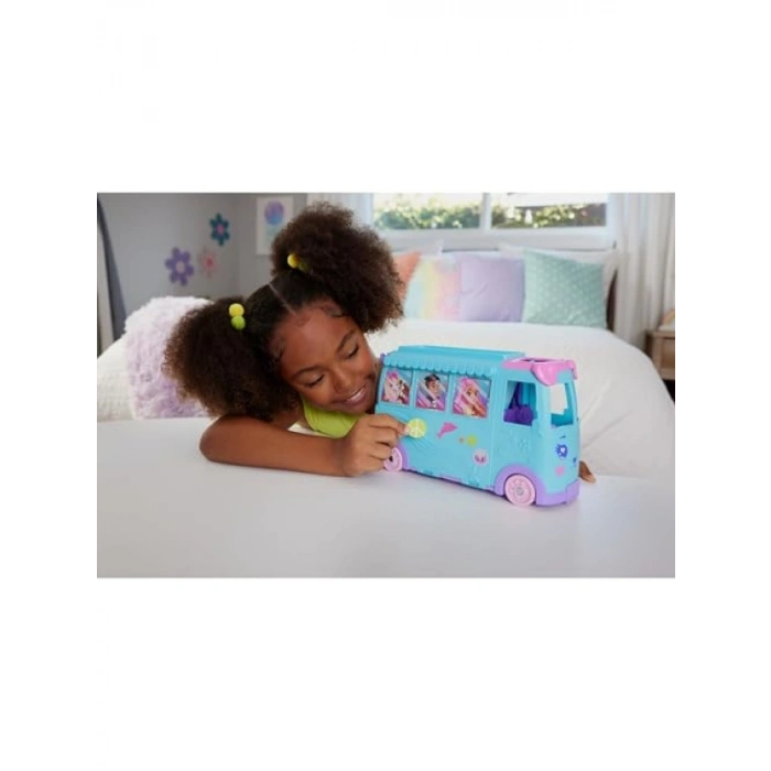 Mikro Bebekler ve Evcil Hayvanlar ile Dönüştürülebilir Karavan Oyun Seti