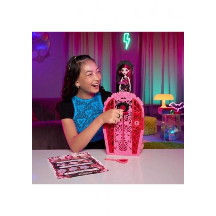 Monster High Gizemli Arkadaşlar Gizemli Bahçe Serisi Draculaura HYT72
