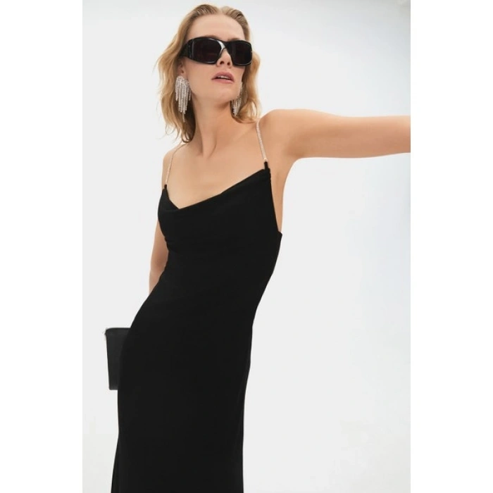 NG Style Degaje Yaka Aksesuarlı Elbise