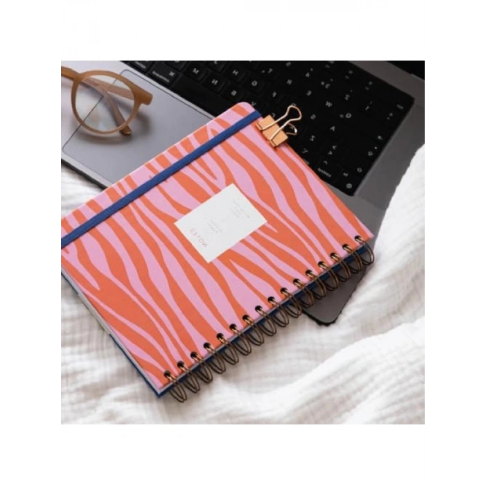 Spiralli Sert Kapaklı Kırmızı Noktalı Not Defteri