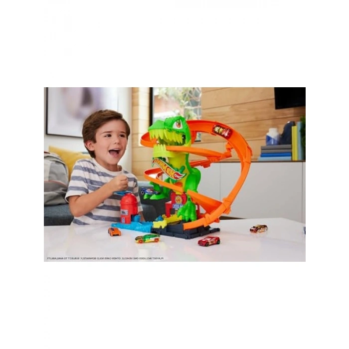 T-Rex ve İtfaiye İstasyonu Oyun Seti, 1:64 Ölçekli Araç ile