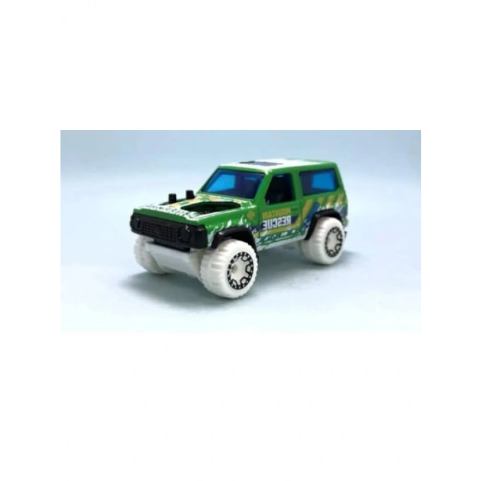 Tekli 1:64 Ölçekli Nissan Patrol Custom Model Araba