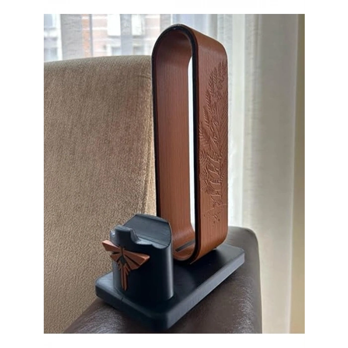 The LOUS Temalı PS5 Kolu ve Kulaklık Standı
