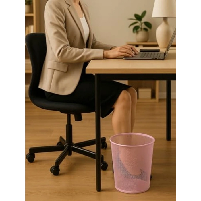 Toz Pembe Metal Fileli Çöp Kovası ile Şık ve Kullanışlı