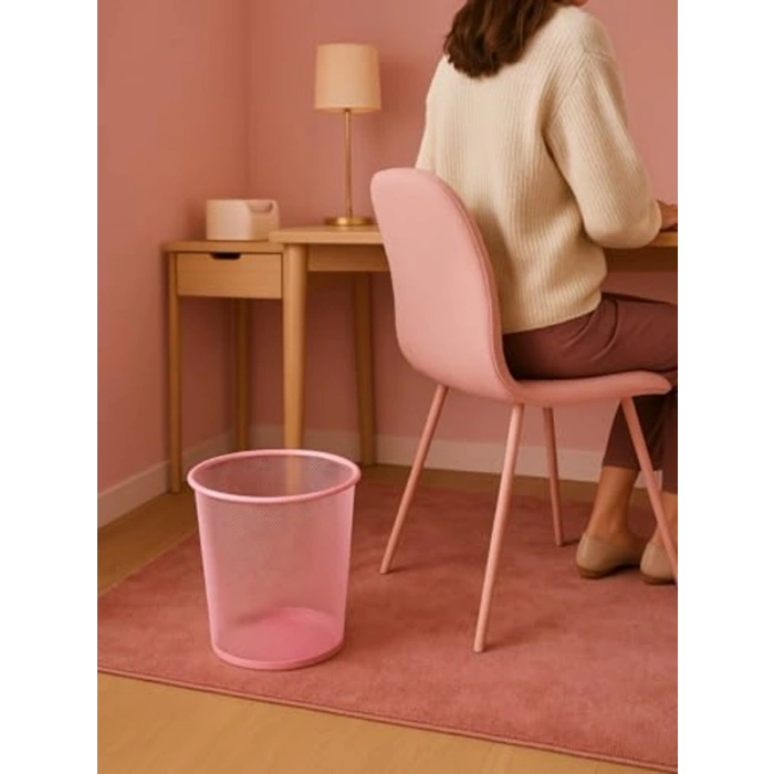 Toz Pembe Metal Fileli Çöp Kovası ile Şık ve Kullanışlı