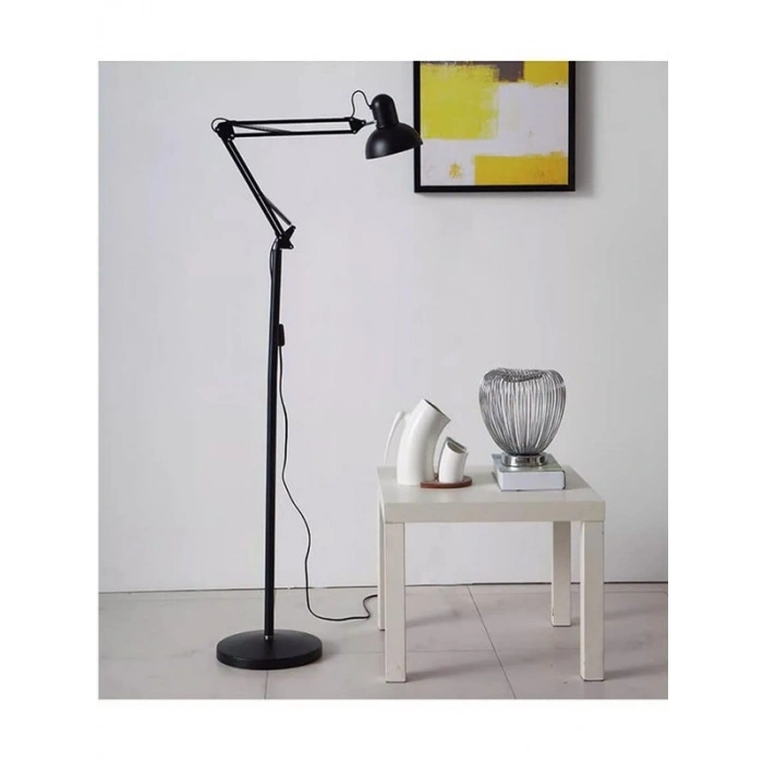 Üç Ayaklı Siyah Lambader, Modern Tasarım ve Enerji Sınıfı A