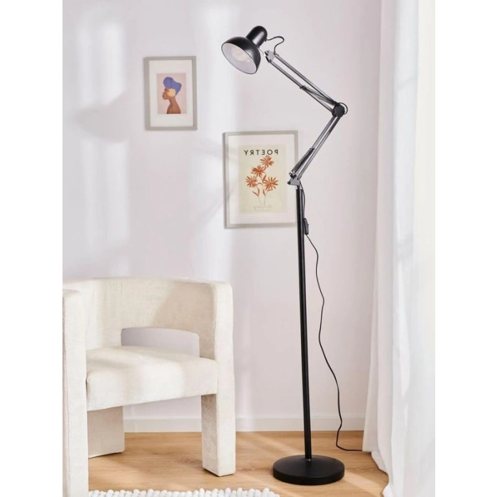 Üç Ayaklı Siyah Lambader, Modern Tasarım ve Enerji Sınıfı A