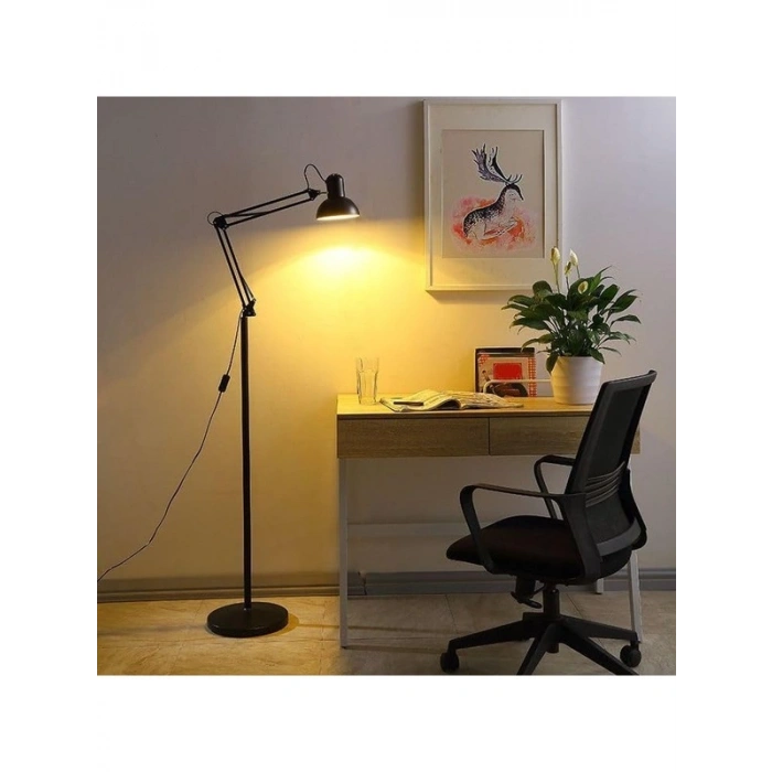 Üç Ayaklı Siyah Lambader, Modern Tasarım ve Enerji Sınıfı A