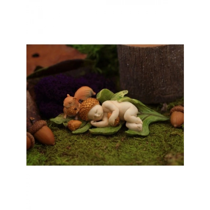 Uyuyan Palamut Peri Bebek Sincap Heykeli, 13.3 cm