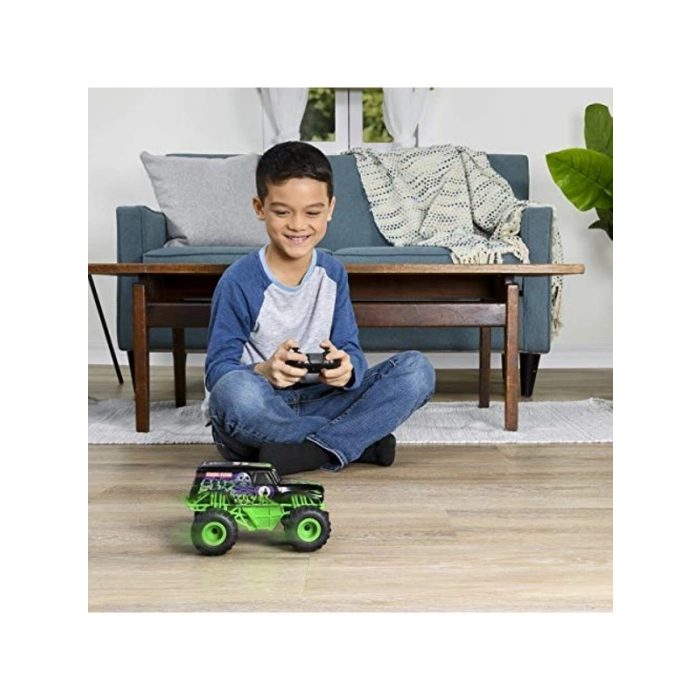 Uzaktan Kumandalı 1:24 Ölçekli Grave Digger Araba Modeli