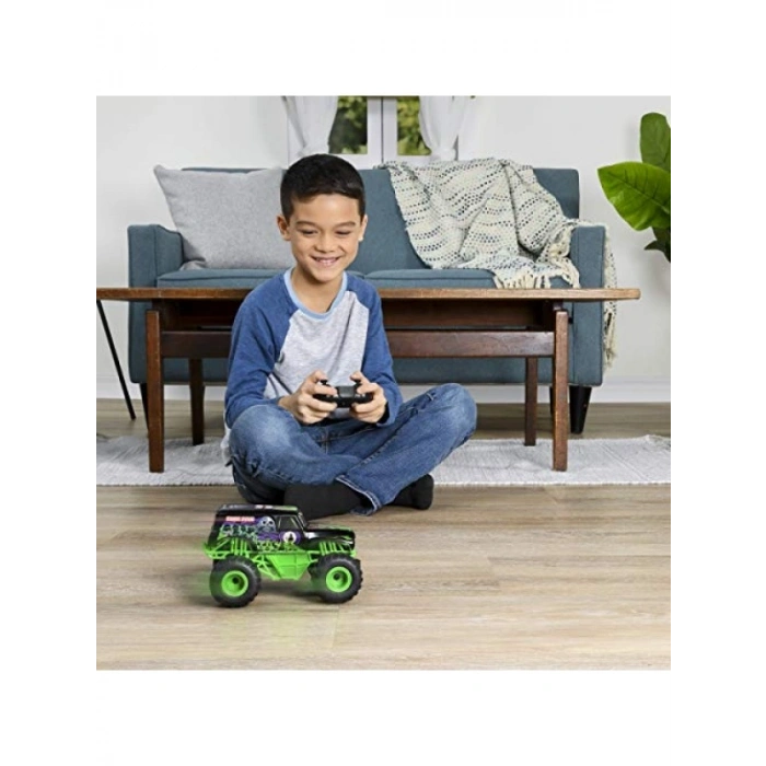 Uzaktan Kumandalı 1:24 Ölçekli Kamyon