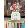 2026 Ahşap Ayaklı Mini Masaüstü Takvim - Lale Çiçek Buketi Tasarımı