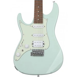 Mint yeşili parlak yüzeyli elektro gitar