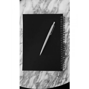 Siyah Kapaklı A5 Spiralli Defter, 100 Yaprak Kareli ve Kullanışlı