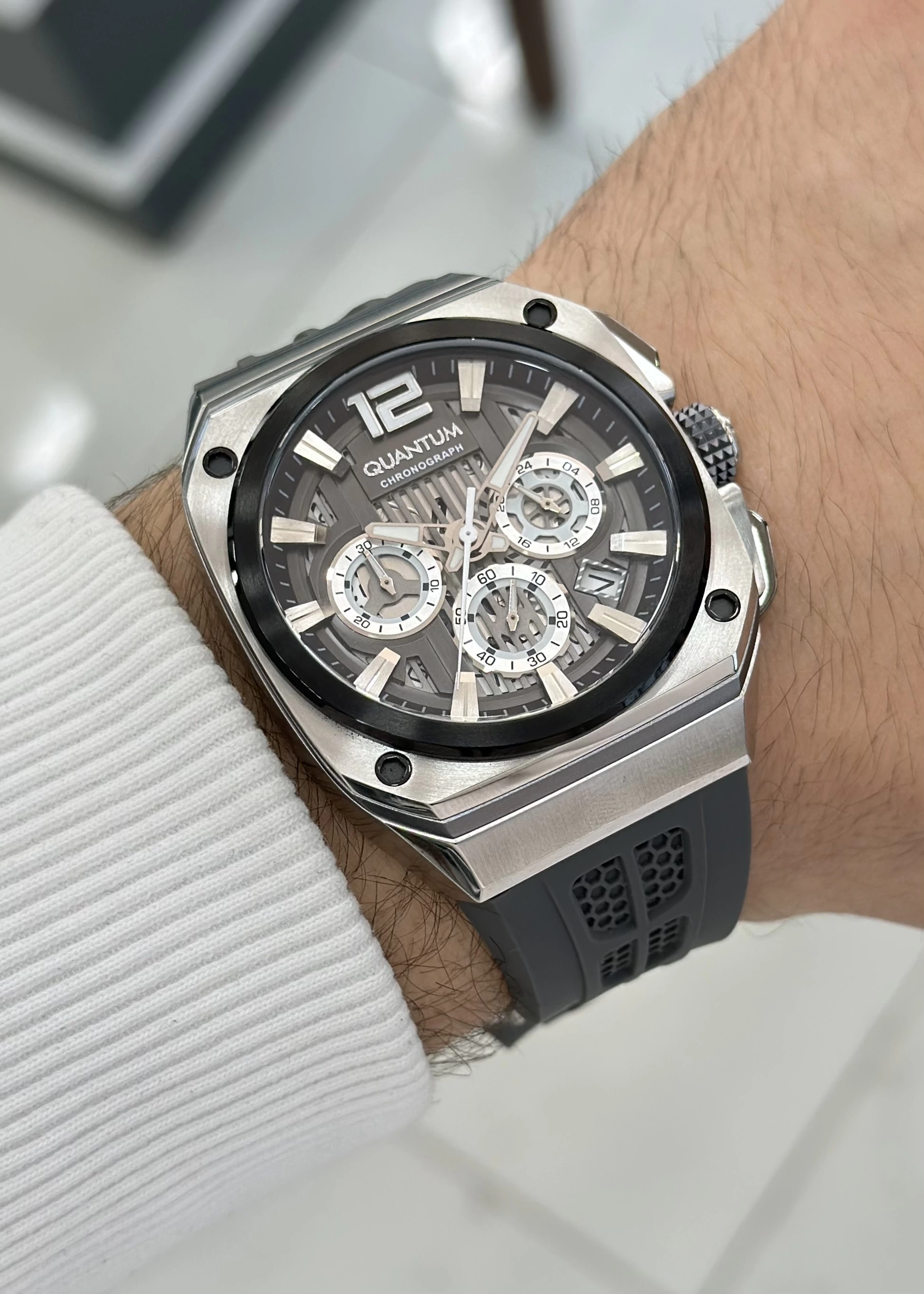 Quantum Orijinal 2 Yıl Garantili Su Geçirmez Silikon Kordon Fonksiyonlu Erkek Kol Saati