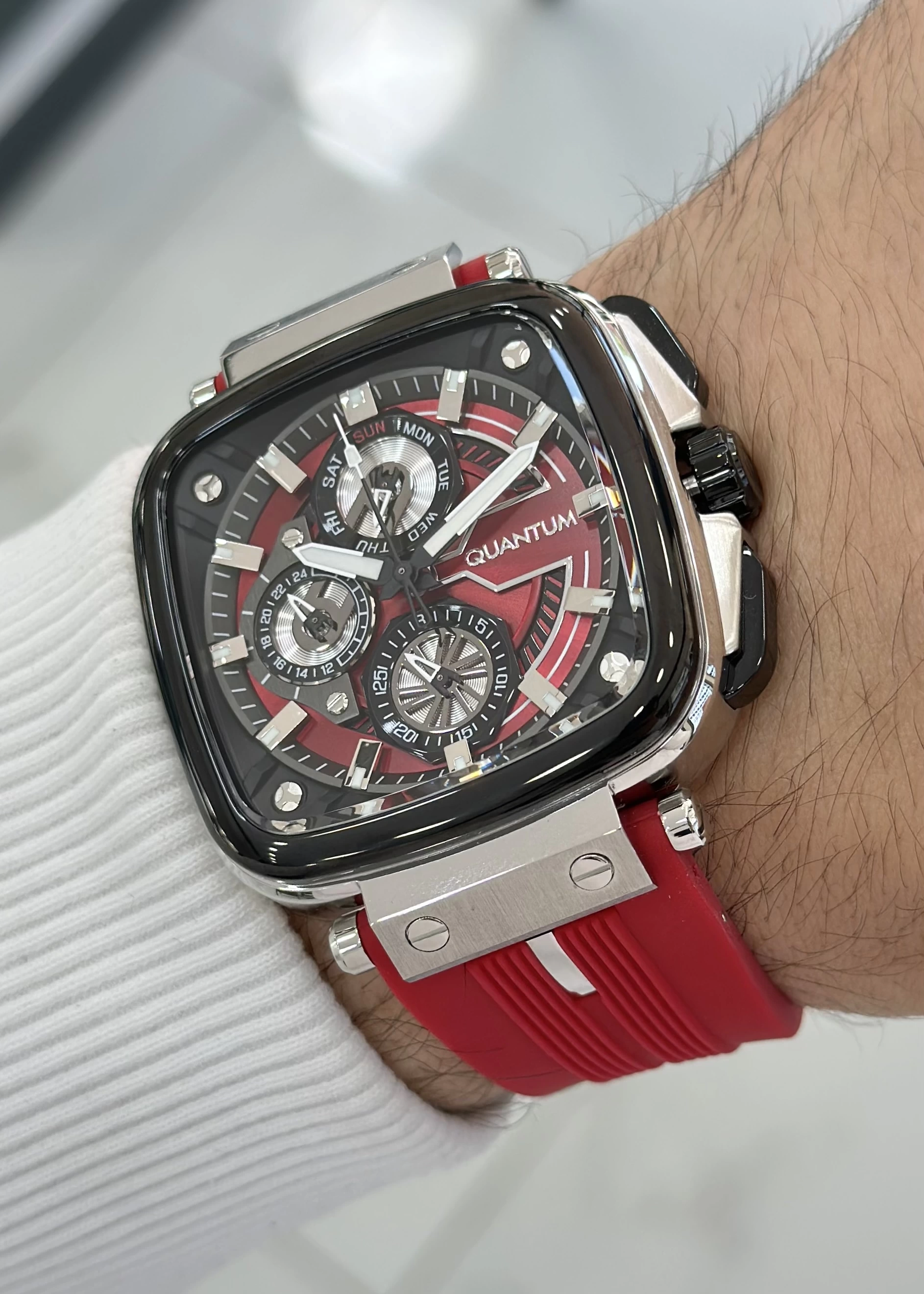 Quantum Kırmızı Silikon Kordon Fonksiyonlu Su Geçirmez Erkek Kol Saati