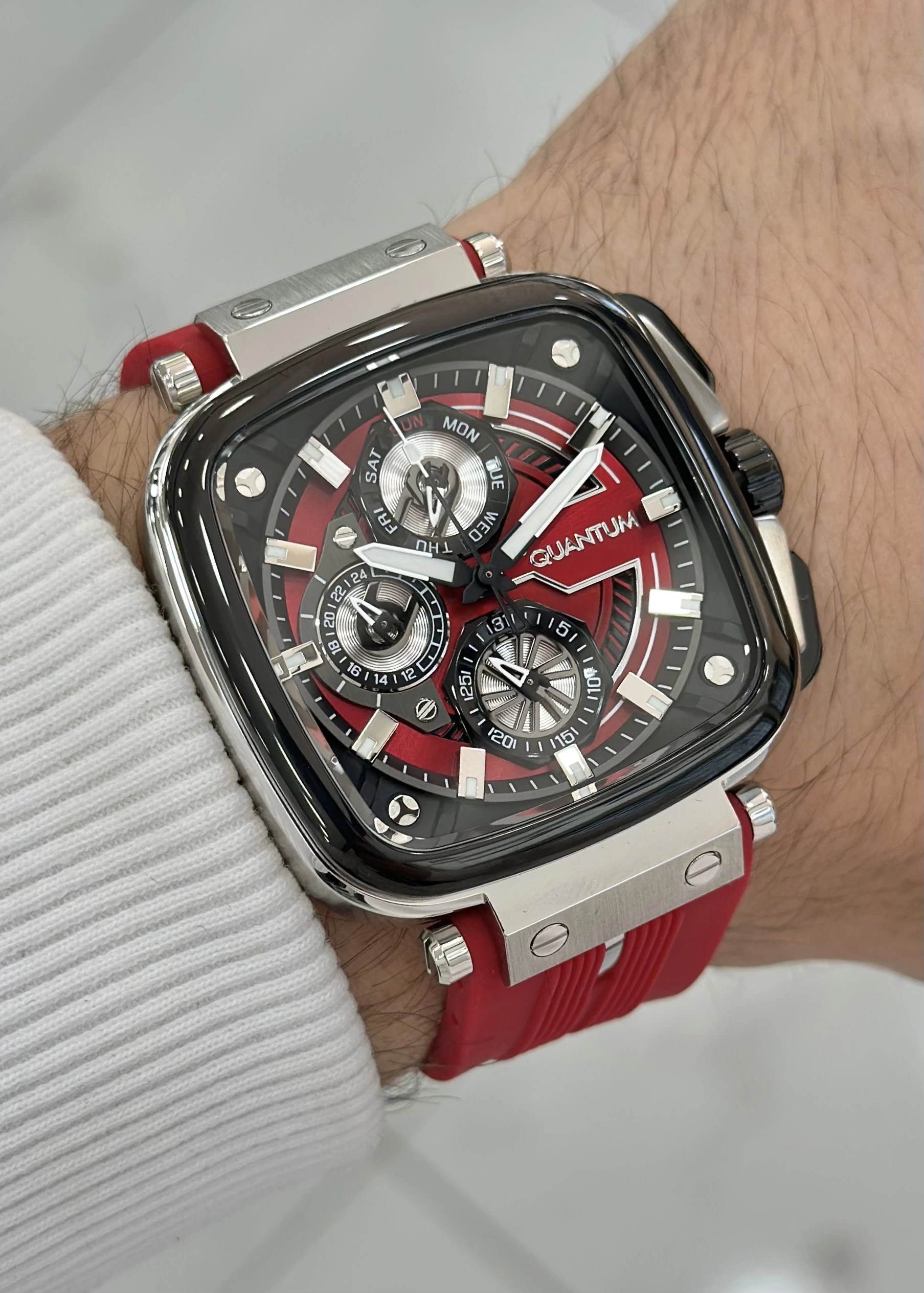 Quantum Kırmızı Silikon Kordon Fonksiyonlu Su Geçirmez Erkek Kol Saati