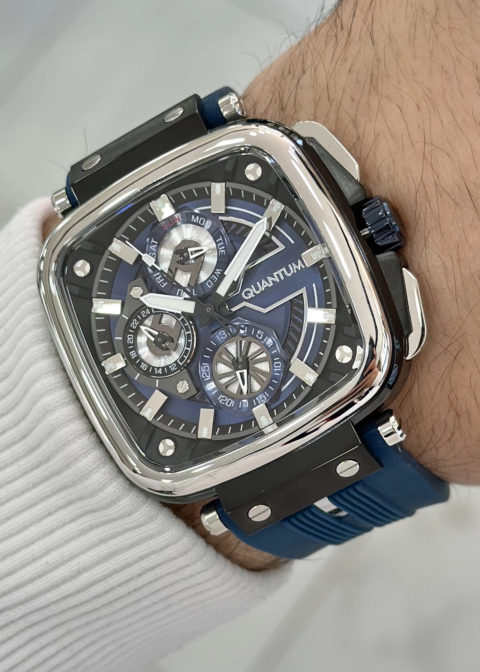 Quantum Lacivert Silikon Kordon Fonksiyonlu Su Geçirmez Erkek Kol Saati