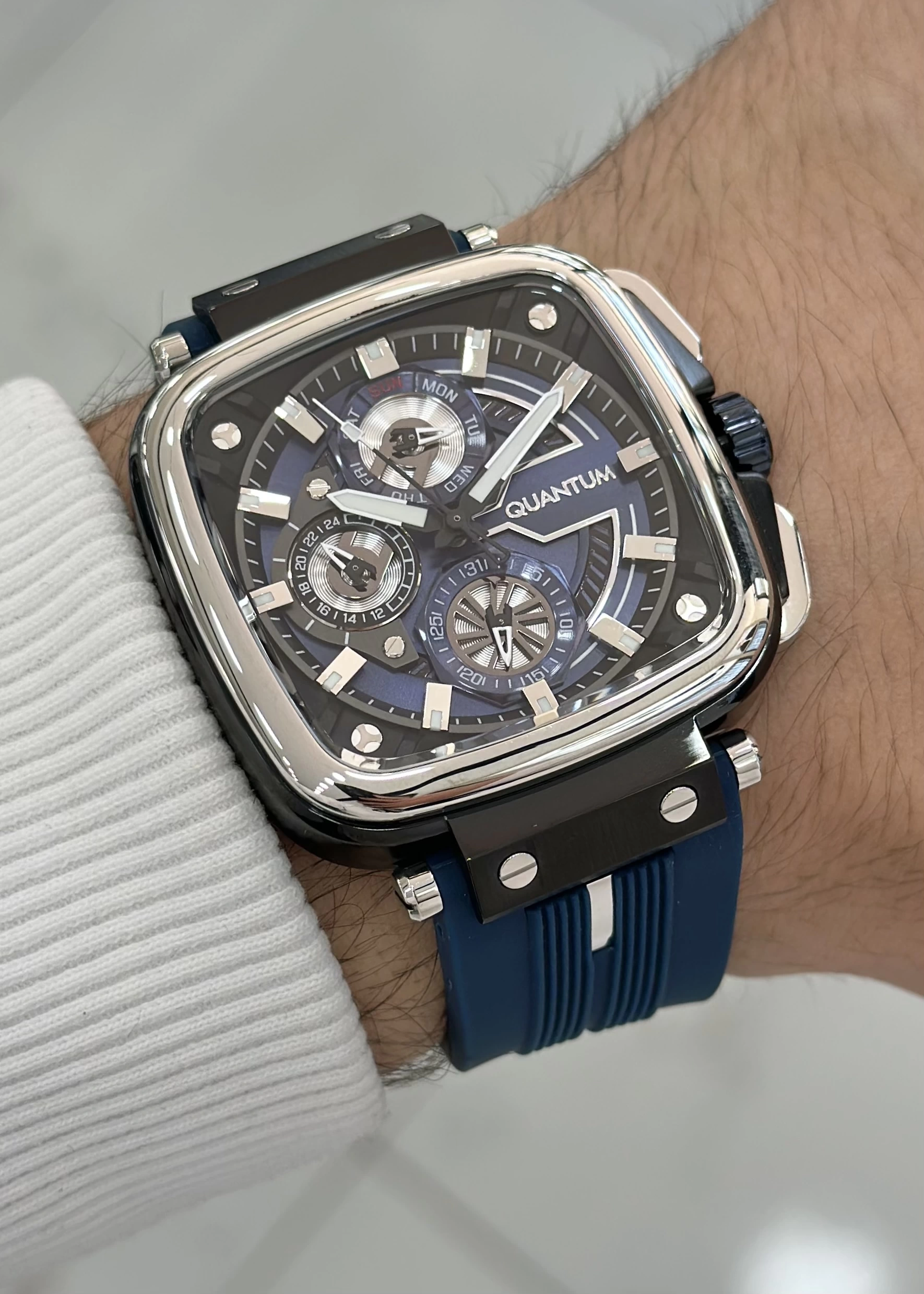 Quantum Lacivert Silikon Kordon Fonksiyonlu Su Geçirmez Erkek Kol Saati