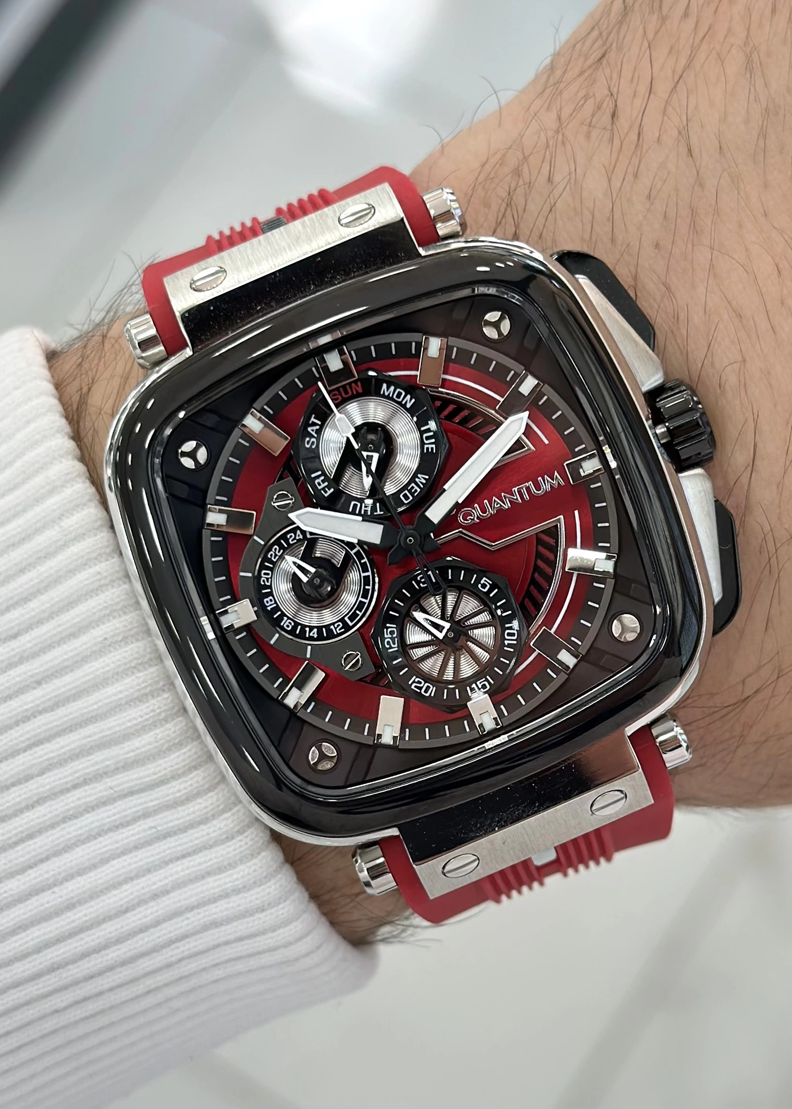 Quantum Kırmızı Silikon Kordon Fonksiyonlu Su Geçirmez Erkek Kol Saati
