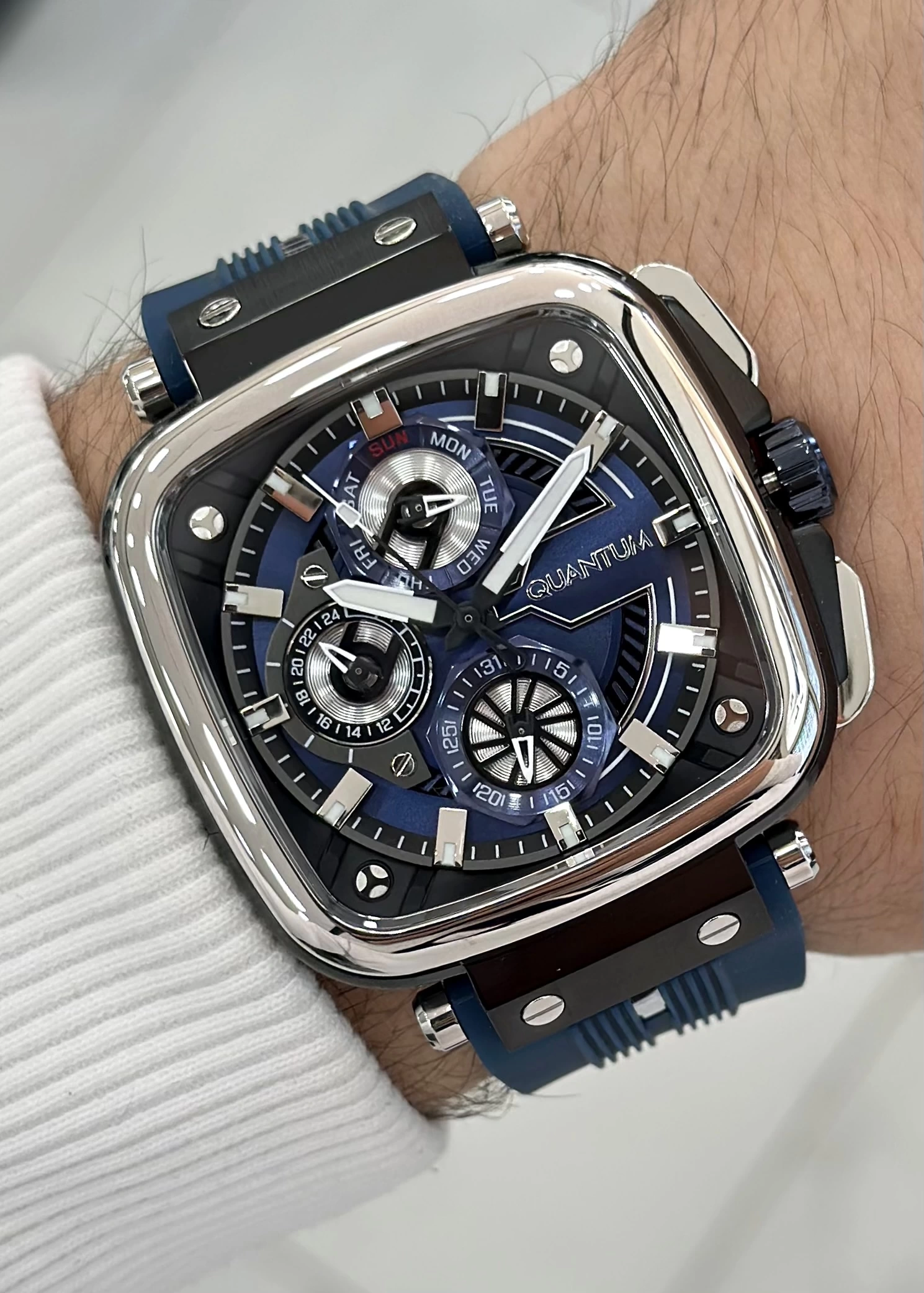 Quantum Lacivert Silikon Kordon Fonksiyonlu Su Geçirmez Erkek Kol Saati